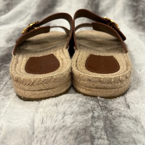 Tory Burch brown flat sandals - Picture 4 of 5